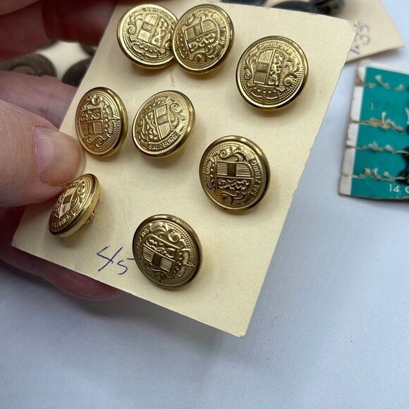 Nine cards of fun vintage buttons snaps fasteners - Picture 3 of 13